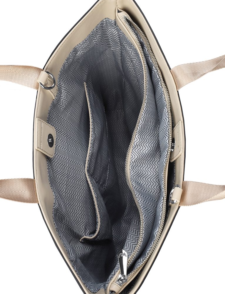 VUCH Wennie Big Black.

Velika poslovna torbica
Prostoren notranji žep na zadrgo
Dizajnerski detajl všitih ročajev
Opazni ročaji in naramni trak
 SimplyV 
Enostavno Vuch!
Brezčasna, minimalistična in elegantna.