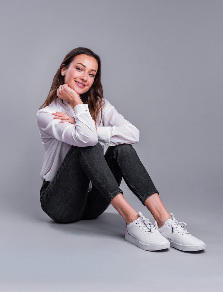 VUCH Legacy Grey - 40.

Prva zbirka usnjenih čevljev VUCH
Prezračevanje na notranji strani čevlja
Notranja oblikovana vložka čevlja, ustvarjena s pomočjo AI
Notranji protizdrsni material, ki drži peto na mestu
Kombinacija gladkega in strukturiranega usnja
Dizajn ustvarjen v sodelovanju z Martinom Brno
 OBUTEV
Vuch čevlji so originalnost, ki stopa.