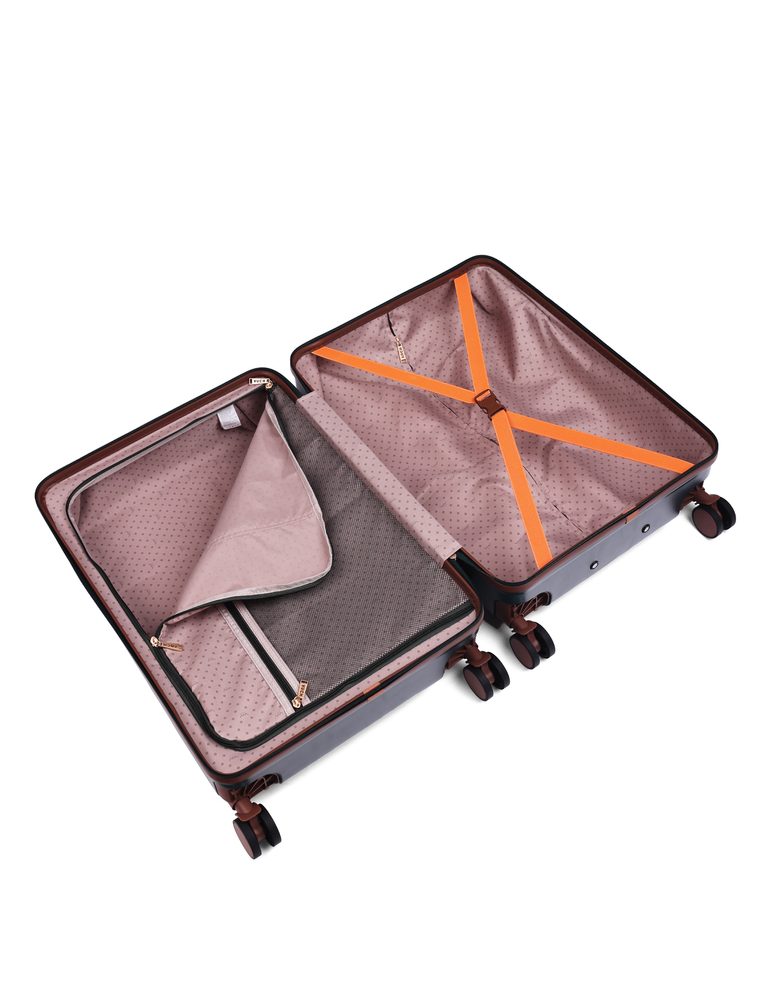 VUCH Unika Green.

Mere lupine: 57 × 43 × 26,5 cm
Teleskopski ročaj na treh višinskih nivojih
Prostoren mrežast žep na zadrgo z dodatnim žepom na zadrgo
Fleksibilen fiksacijski pas s plastično sponko
Zgornji in stranski ročaji za oprijem v več položajih
4 vgrajena kolesca (višina 9 cm) za tih in gladek tek
Odporna lupina iz ABS polikarbonata proti običajnim praskam in udarcem
Kombinirana ključavnica s TSA ključavnico (ni nevarnosti poškodovanja ključavnice pri kontroli med potovanjem v ZDA)
Navodila za nastavitev ključavnice
Unisex dizajn - primeren za ženske in moške
 KOVČKI
Odkrijte novo kolekcijo kovčkov, ki definirajo sodobno potovanje.
Združujejo vrhunski dizajn z maksimalno funkcionalnostjo – lupinasta konstrukcija zagotavlja zanesljivo zaščito in dolgo življenjsko dobo, medtem ko sofisticirane barvne različice dodajajo vsakemu potovanju stilski poudarek.