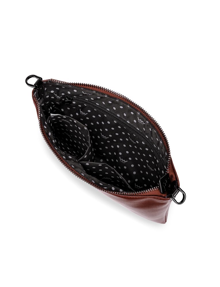 VUCH Clasie MN Wine.

Dve torbici v eni, ki ju je mogoče ločiti
Monogram VUCH na manjši torbici
Glavno zapiranje z zadrgo
Dva traka - tekstilni crossbody in verižni za v roko
 Monogram
Želiš imeti poseben šmrc in biti Vuch v vsakem pogledu?
Vuch je tvoja najzvestejša ljubezen, tako ji daj vedeti vsem brez besed.