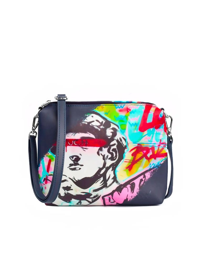 VUCH Peaceful love.

Izviren dizajn - vsake torbice je samo 300 kosov
Ustvarjeno v sodelovanju z umetnikom pop art Josefom Ratajem (https://www.ratajart.com/)
Omejena izdaja luksuznega darilnega paketa
 Rataj second collection
„V času, ko je deljenje miru in ljubezni več kot potrebno, prihaja druga serija uspešne omejene izdaje kolekcije Rataj 2!