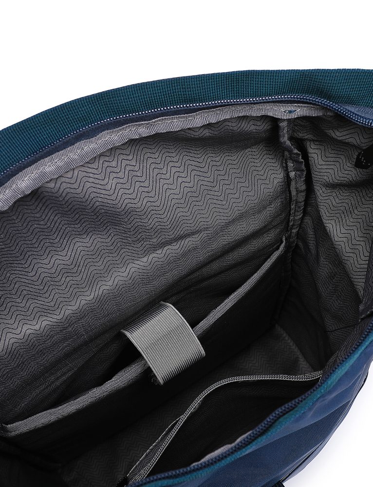 VUCH Sirius Blue.

Dvojno zapenjanje glavnega žepa - zadrga in zaponka po zvijanju
Podložen hrbet in naramnice za najbolj udobno nošenje
Izdelan iz ultra lahkega recikliranega najlona
 TechniC
Kolekcija, ki sta jo navdihnila mesto in narava!
Na prestolu priljubljenosti že nekaj časa kraljujeta nahrbtnika Mellor in Noel, iz njunih lastnosti pa je nastalo kar nekaj velikih naslednikov.