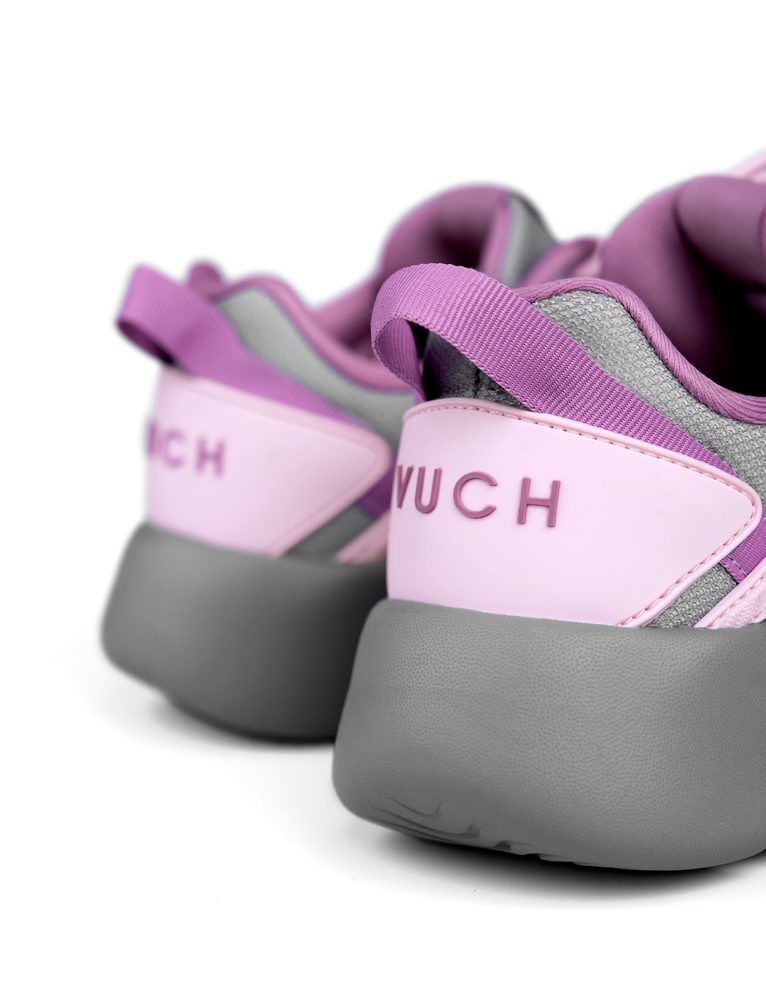 VUCH Flash E Moonlight - 41.

Izdelano iz recikliranih materialov
Lahka, odporna in anatomsko oblikovana podplat
Oblikovana notranja vložka z edinstvenim AIotiskom
 OBUTEV
Vuch čevlji so originalnost, ki deluje.