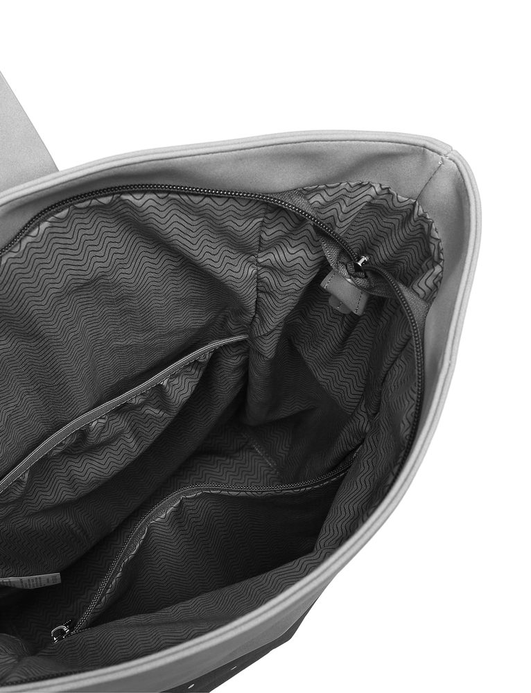 VUCH Mellora Dotty Grey.

Notranji ločen prostor za mini prenosnik in majhen žep z zadrgo
Zapiranje na zadrgo + po zlaganju se lahko zavaruje z ultra močnim magnetnim patentom
Nastavljive naramnice
Podložen hrbet za maksimalno udobje
 Cutie Dotty
Nadenite si sivo!
Kolekcija Cutie Dotty je v celoti opremljena z igrivostjo in čarom.