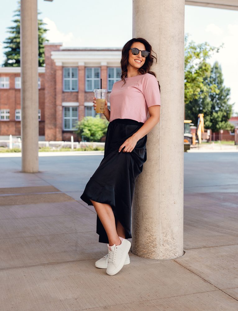 VUCH Lucky Off White - 39.
Notranji vložek čevlja je bil ustvarjen s pomočjo umetne inteligence.
Vsaka barvna različica superge ima svoj značaj – od klasične črno-bele elegance, igrive vijolične, do nežno roza in modernega sivega minimalizma.

Vsakodnevna obutev za prosti čas
Notranji vložek ustvarjen s pomočjo AI
3D reliefni detajl logotipa Vuch
Sodoben višji podplat zagotavlja udobje tudi pri celodnevnem nošenju
 Obutev
Čevlji Vuch so izvirnost, ki očara.