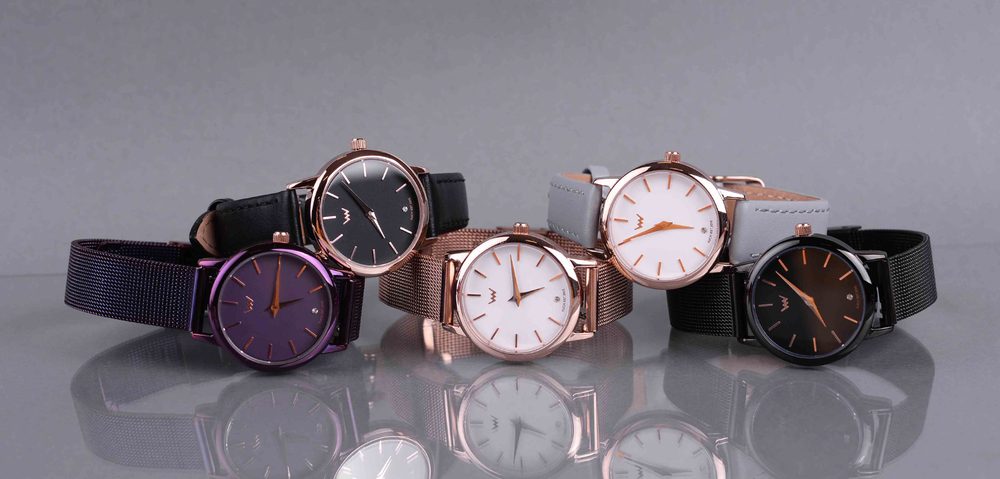 VUCH Marsh Metal Black.

Elegantna številčnica, okrašena z lepim kristalom in logotipom VUCH
Vodoodporna
Kakovosten japonski mehanizem
Quartz ura na baterijo
Pakirano v darilni škatli
 URE
Ure VUCH ti ponujajo več kot le pregled nad časom.