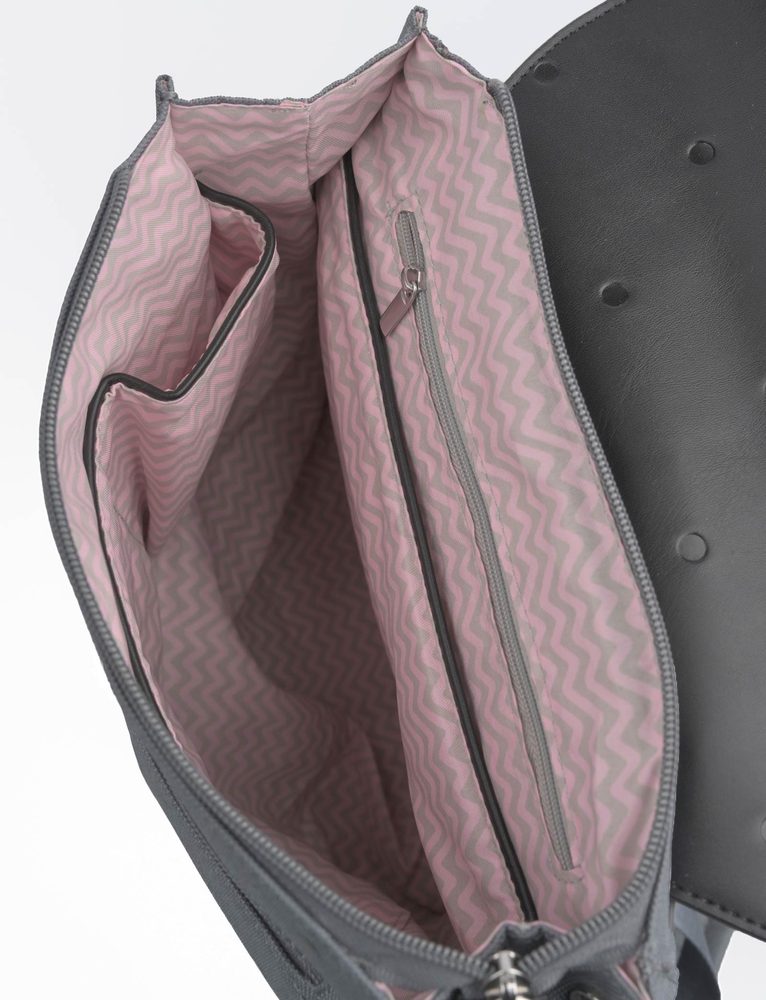 VUCH Joanna Dotty Fribon.

Dvojno glavno zapenjanje – zadrga in magnet
Notranji in zunanji žep z zadrgo
Notranji žepi brez zapenjanja
Ojačane naramnice
 Nahrbtniki
„Praktičnost, udobje in funkcionalnost.