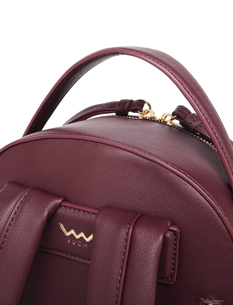 VUCH Ami Wine.

Dizajn z novim prešivanjem
Glavno zapiranje na zadrgo z dolgimi potegi zadrge
Zunanja žepka na zadrgo
Notranji predali za drobnarije
Nastavljivi ramenski trakovi
 NAHRBTNIKI
„Imaš v mislih zakoreninjeno, da nahrbtniki niso dovolj kombinabilni?