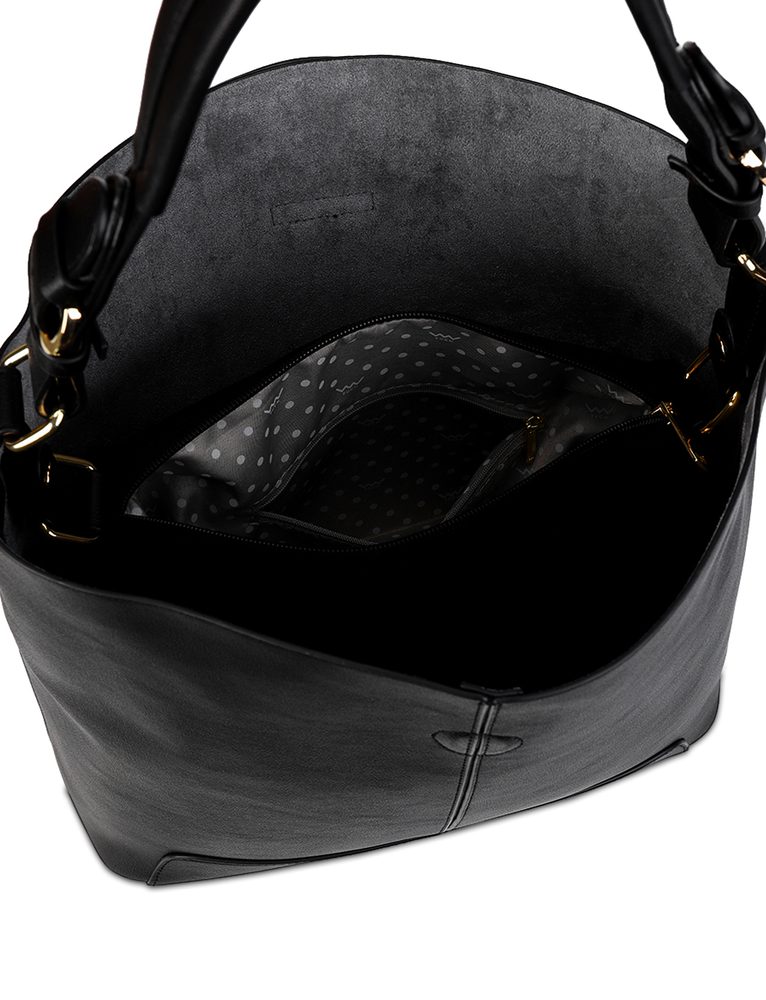 VUCH Rubia Black.

Glavno zapiranje na močan magnet
Notranja odklopna torbica
Torbica s trdnim dnom, ki ga ščitijo 4 kovinski zatični
Nastavljiv pasek + odklopni crossbody pasek
 Ročne torbice
Razmišljaš, da si boš kupila ročno torbico, ki je nikoli ne boš spustila iz rok?