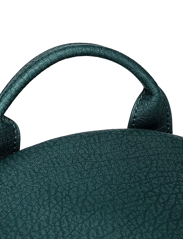 VUCH Meda Green.

Glavno zapiranje z zadrgo
Sprednji žep na magnet
Notranji predali za drobnarije
Nastavljivi naramni trakovi
 Shape of diamond
Bodi stilska in edinstvena s Shape of Diamond!
Prav zdaj si ogleduješ draguljarsko zbirko naših diamantov.