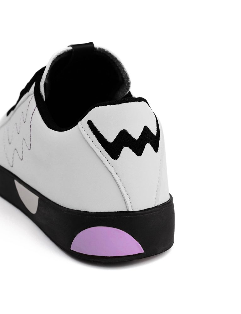 VUCH Dotty Eilyn Grey - 38.

Material PU Poliuretan + podplat iz gume
Barvne pike na podplatu
Brezplačne vezalke pri vsaki obutvi
Velikosti 37–41
 OBUTEV
„Stopite vanj z Vuchom! Predstavljamo vam prve čevlje v zgodovini naše blagovne znamke.