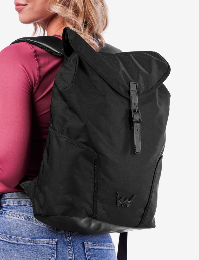 VUCH Joanna Jaunt Black.

 Glavno zapiranje na magnet
 Dva zunanja žepa za steklenico
 Ojačan žep za prenosnik
Prostoren varnostni žep na hrbtu pod naramnicami
 Notranji žepki z zadrgo
Oblazinjen hrbet in naramnice za udobno nošenje
 Nahrbtniki
Časi, ko so nahrbtniki pomenili le šolske torbe ali športne kose za visoke gore, so že davno minili.