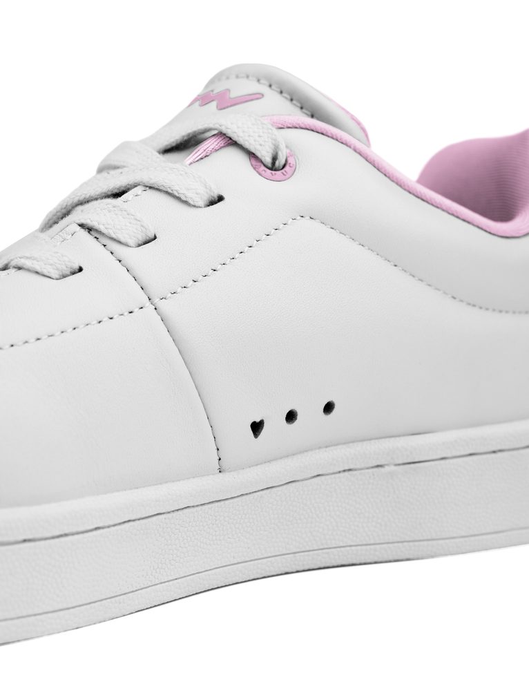 VUCH Legacy Grey - 40.

Prva zbirka usnjenih čevljev VUCH
Prezračevanje na notranji strani čevlja
Notranja oblikovana vložka čevlja, ustvarjena s pomočjo AI
Notranji protizdrsni material, ki drži peto na mestu
Kombinacija gladkega in strukturiranega usnja
Dizajn ustvarjen v sodelovanju z Martinom Brno
 OBUTEV
Vuch čevlji so originalnost, ki stopa.