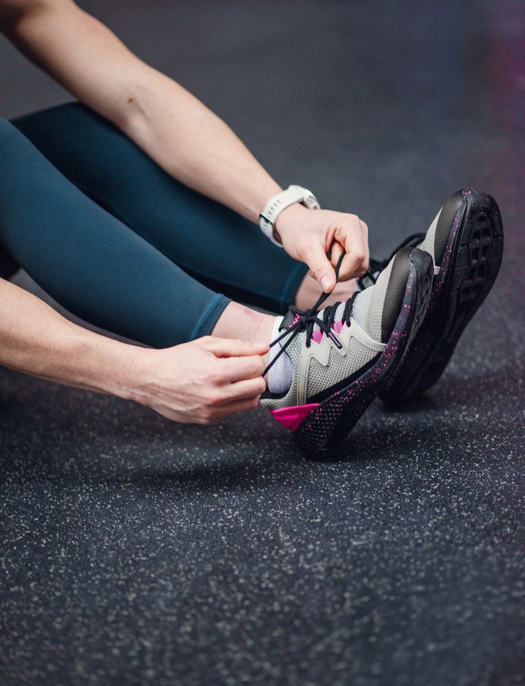 VUCH Rush Wild - 37.

Dizajni, oblikovani v sodelovanju z Martinom Brnom
Prilagodljiv zračen zgornji del
Vložek je podložen s spominsko peno
Lahek dizajn
Majhni odsevni elementi
Ojačan nart s silikonskimi elementi
 OBUTEV
Vuch obutev je izvirnost, ki očara.