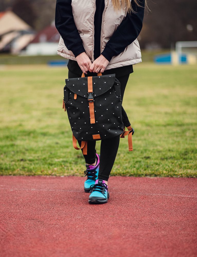VUCH Corbin Dotty Black.

Glavno zapenjanje z zadrgo in paščkom
Dva zunanja žepa z zadrgo
Notranji žep na zadrgo in dva predala za drobnarije
Nastavljive naramnice

  TechniC
Kolekcija, ki sta jo navdihnila mesto in narava!
Na prestolu priljubljenosti že nekaj časa kraljujeta nahrbtnika Mellor in Noel, iz njunih lastnosti pa je nastalo kar nekaj velikih naslednikov.