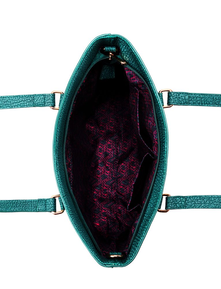 VUCH Neela Green.

Elegantna izvedba z zunanjim žepom brez zapiranja
Torba s trdnim dnom, zaščitenim s 4 kovinskimi nogicami
Glavno zapiranje na zadrgo
Vključen crossbody pas
 Shape of Diamond
Bodite elegantni in edinstveni s Shape of Diamond! 
Trenutno si ogledujete dragulje in diamante našega portfelja.