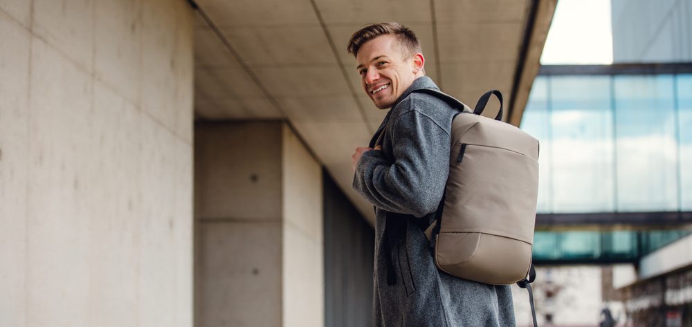 VUCH Brendon Beige.

Celotnozadrgan žep
Zunanja žep za prenosnik
Trak na hrbtišču nahrbtnika za pritrditev na kovček
Odsevni detajli na trakovih nahrbtnika z zadrgo za ključe in drobnarije
Odsevno logo na sprednji strani nahrbtnika
Oblazinjeni naramni trakovi in hrbet za udobno nošenje
 Moški nahrbtniki
Dovršenost, preprostost, karakter in stil.