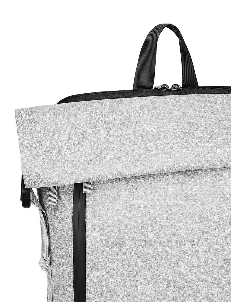 VUCH Tayte Small Light Grey.

Glavno zapiranje z zadrgo
Izdelan iz trdnega materiala
Prostor razdeljen v dva žepa
Velik žep za prenosnik
Zunanji žepki z zadrgo
Pas čez prsi
Oblazinjeni naramni trakovi in hrbet za udobno nošenje
 Nahrbtniki
Časi, ko so nahrbtniki pomenili le šolske torbe ali športne kose za visokogorske pohode, so že zdavnaj mimo.