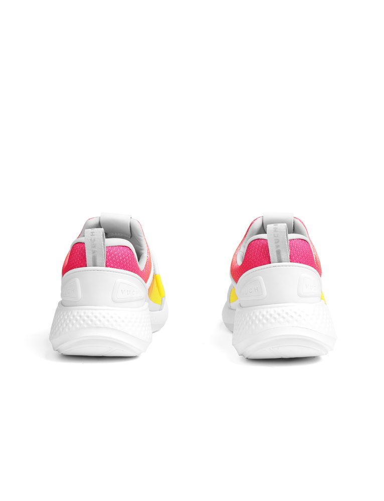 VUCH Rush Sunset - 41.

Dizajni, oblikovani v sodelovanju z Martinom Brnom
Prilagodljiv zračen zgornji del
Vložek je podložen s spominsko peno
Lahek dizajn
Majhni odsevni elementi
Ojačan nart s silikonskimi elementi
 OBUTEV
Vuch obutev je izvirnost, ki očara.