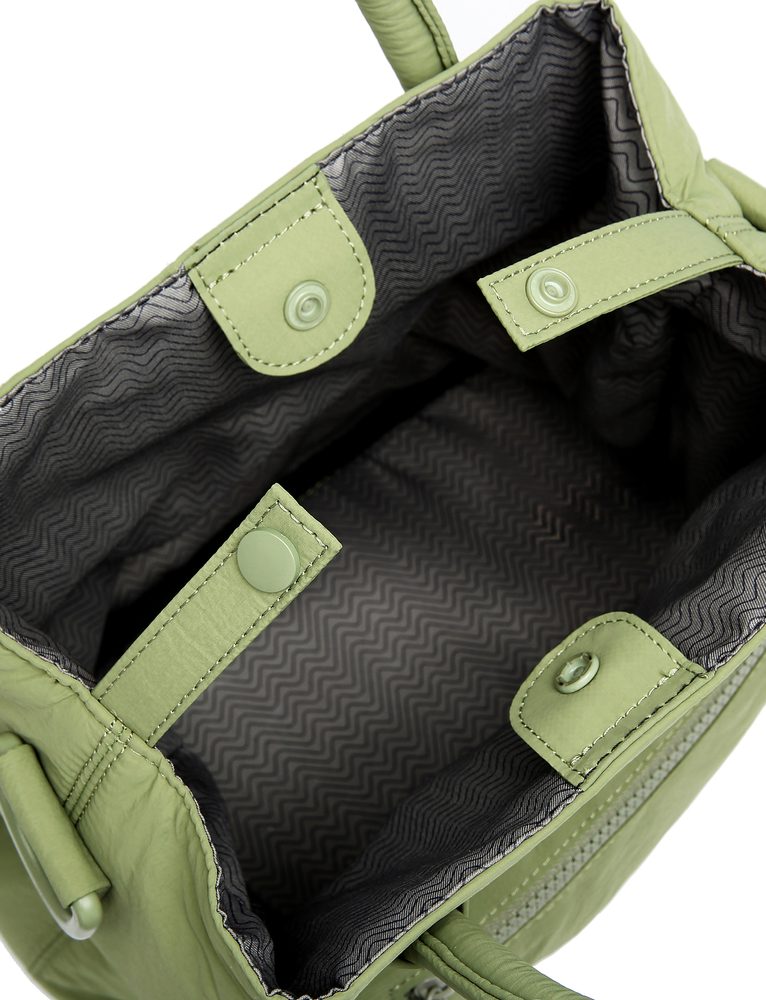 VUCH Gabi Fluffy Olive.

Dve torbici za ceno ene
Podloženi okrogli ročaji, ki lepo sedejo v roko
Nastavljiv naramni pas
Glavno zapiranje s pritiskom in magnetom
Žep na zadrgo na zadnjem delu torbice
 TORBICE ZA ČEZ RAMO
Si želite torbico, ki vam bo zvesto služila in vas nikoli ne bo nikoli pustila na cedilu?