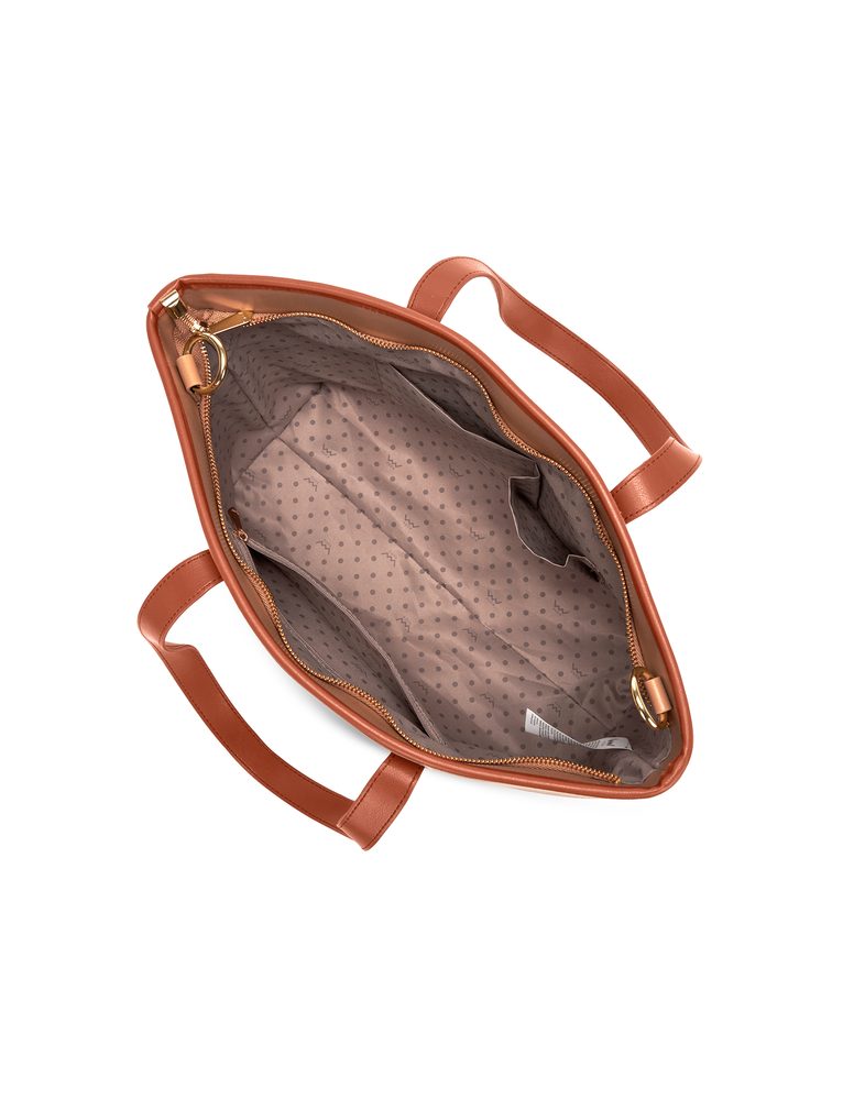 VUCH Benita MN Beige.

Glavno zapiranje z zadrgo
Notranji predali za drobnarije
V notranjosti majhna kozmetična torbica
Del torbice je crossbody naramnica
 Monogram
Želiš imeti nenavaden šik in biti Vuch do zadnjega centimetra?
Vuch je tvoja najzvestejša ljubezen, zato to povej vsem brez jediné besede.