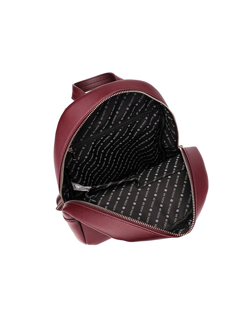 VUCH Arlen Chrysalis Wine.

Originalna vezenje z motivom metuljev
Notranja in zunanja zadrga žep
Vtisnjeni metulji na trakovih
Nastavljivi naramni trakovi
 creARTivity
Bodi Vuch, bodi viden.
Prostor, kjer smo z domišljijo ustvarjali in spretno zložili tiske na naše najbolje prodajane izdelke.