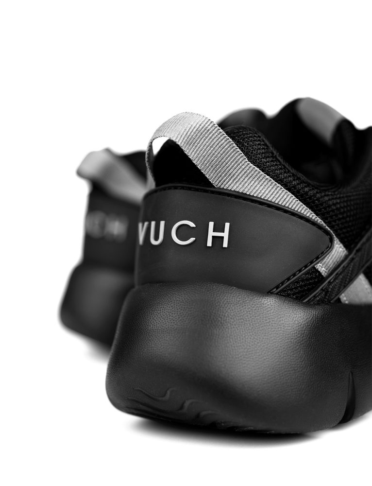VUCH Flash E Black - 38.

Izdelano iz recikliranih materialov
Lahka, odporna in anatomsko oblikovana podplat
Oblikovana notranja vložka z edinstvenim AIotiskom
 OBUTEV
Vuch čevlji so originalnost, ki deluje.