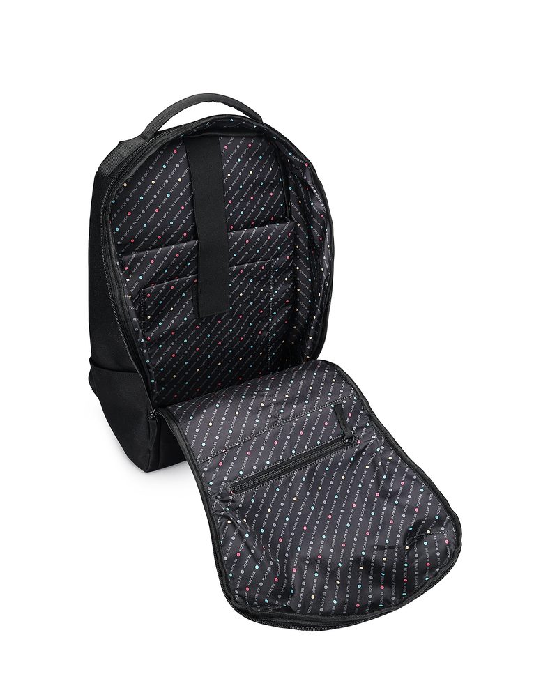 VUCH Sygurny Black.

Celosten zip žep
Zunanji zip žepi
Veliko notranjih predalov
Prsni pas s sponko
Elastika na hrbtišču nahrbtnika za pritrditev na kovček
Odsevni detajli na trakovih
Oblazinjeni naramni trakovi in hrbet za udobno nošenje
 Nahrbtniki
Časi, ko so nahrbtniki pomenili le šolske torbe ali športne kose za visokogorske pohode, so že zdavnaj mimo.