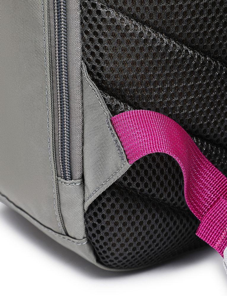 VUCH Sirius Pink.

Dvojno zapenjanje glavnega žepa - zadrga in zaponka po zvijanju
Podložen hrbet in naramnice za najbolj udobno nošenje
Izdelan iz ultra lahkega recikliranega najlona
 TechniC
Kolekcija, ki sta jo navdihnila mesto in narava!
Na prestolu priljubljenosti že nekaj časa kraljujeta nahrbtnika Mellor in Noel, iz njunih lastnosti pa je nastalo kar nekaj velikih naslednikov.