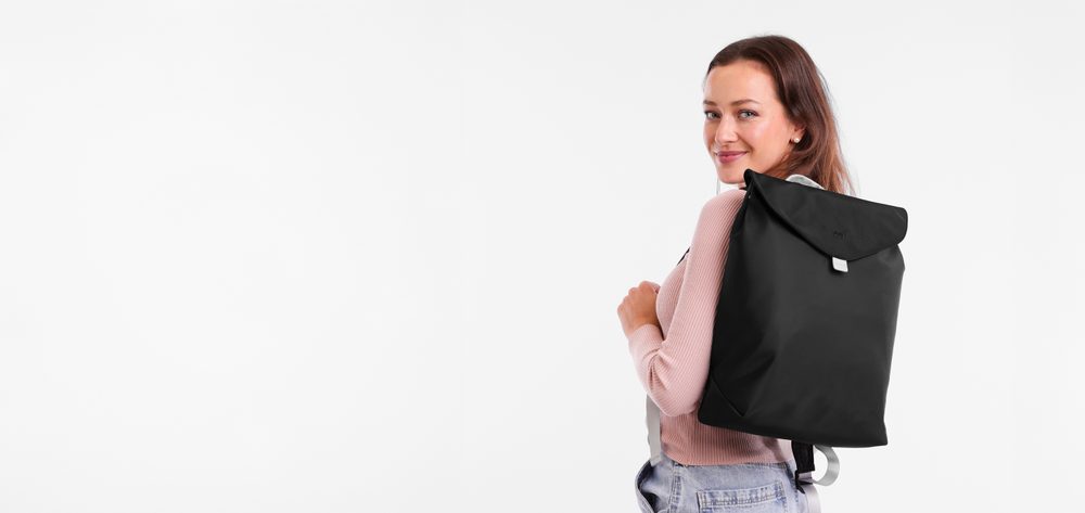 VUCH Cesare Black.

Mehek in lahek material
Predal za prenosnik 13,3