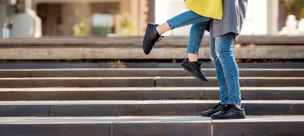 VUCH Legacy Black - 39.

Prva zbirka usnjenih čevljev VUCH
Prezračevanje na notranji strani čevlja
Notranja oblikovana vložka čevlja, ustvarjena s pomočjo AI
Notranji protizdrsni material, ki drži peto na mestu
Kombinacija gladkega in strukturiranega usnja
Dizajn ustvarjen v sodelovanju z Martinom Brno
 OBUTEV
Vuch čevlji so originalnost, ki koraka.