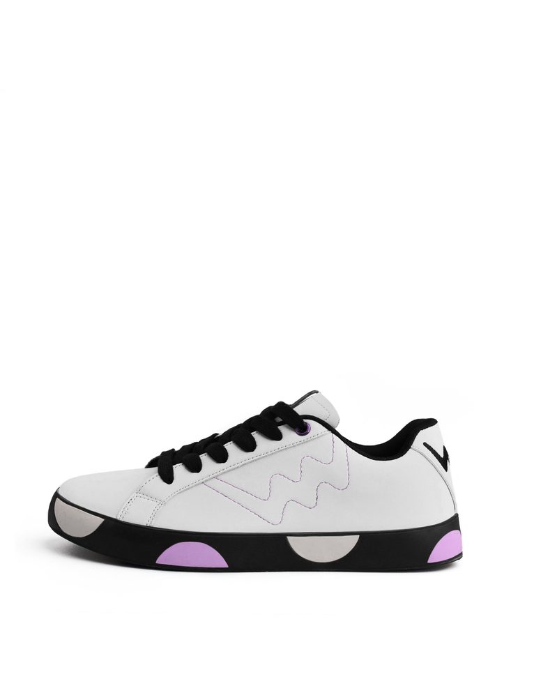 VUCH Dotty Eilyn Grey - 38.

Material PU Poliuretan + podplat iz gume
Barvne pike na podplatu
Brezplačne vezalke pri vsaki obutvi
Velikosti 37–41
 OBUTEV
„Stopite vanj z Vuchom! Predstavljamo vam prve čevlje v zgodovini naše blagovne znamke.