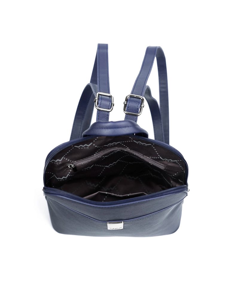 VUCH Filipa Blue.

Ojačan nahrbtnik v elegantnem dizajnu
Notranji žep brez zapenjanja, žep z zadrgo
Zunanji žep z zadrgo
Srebrn logotip Vuch
 MAJHNI NAHRBTNIKI
„Ste sami sebe prepričali da je nahrbtnike težko kombinirati?