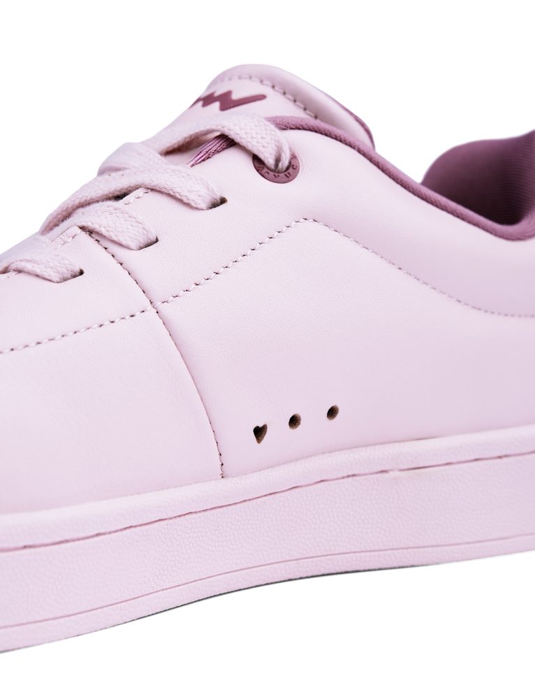 VUCH Legacy Pink - 39.

Prva zbirka usnjenih čevljev VUCH
Prezračevanje na notranji strani čevlja oo♥
Notranja oblikovana vložka čevlja, ustvarjena s pomočjo AI
Notranji protizdrsni material, ki drži peto na mestu
Kombinacija gladkega in strukturiranega usnja
Dizajn ustvarjen v sodelovanju z Martinom Brno
 OBUTEV
Vuch čevlji so originalnost, ki stopa.