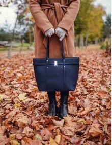 Nuria Flowers Line Blue