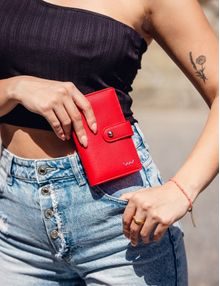 Joelyne Red