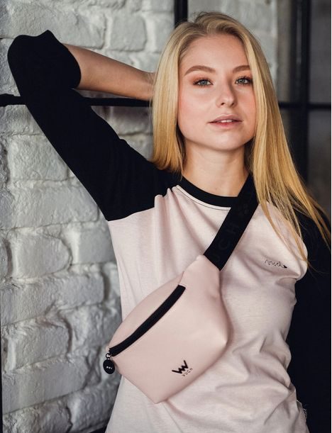 Leonora Pink