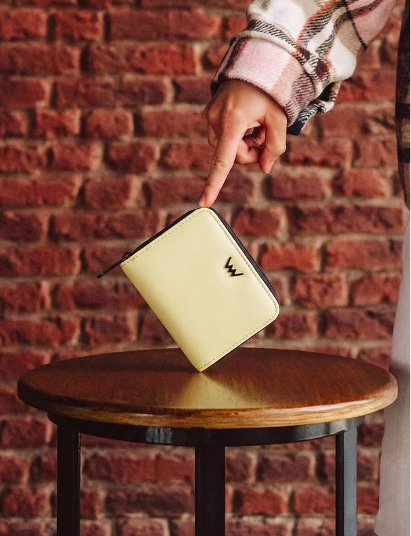 Gibson Butter Yellow