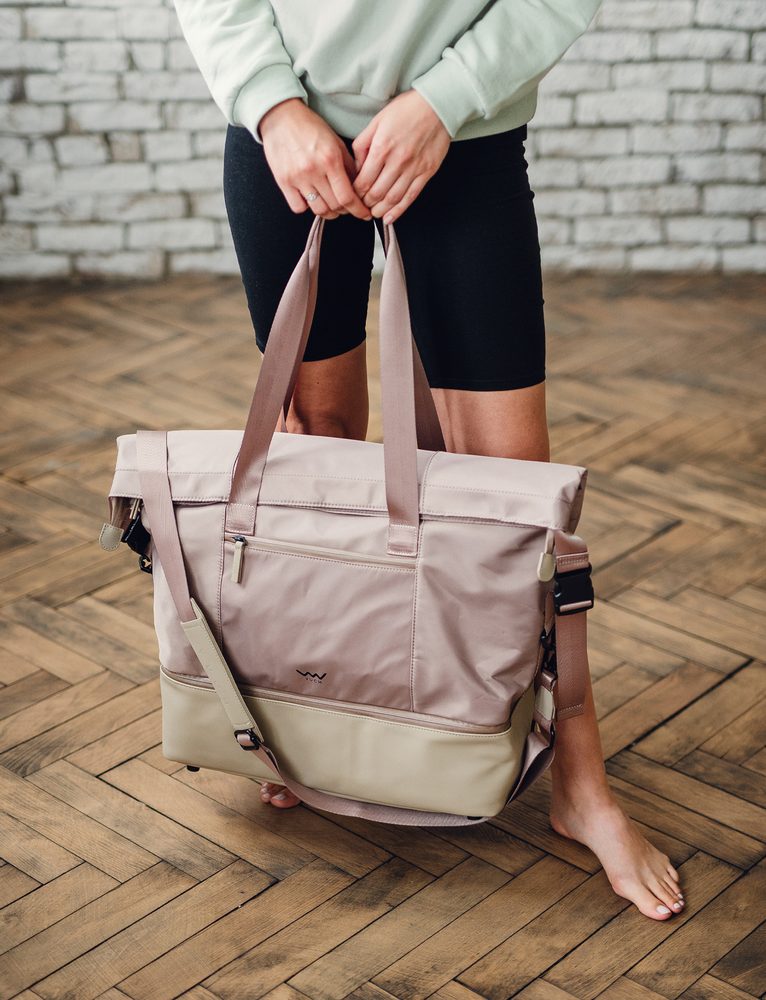 VUCH Eliana Beige.
 

Velika putna torba  
Čvrst i periv gumirani materijal – zaštita dragocjenosti  
Dva velika džepa s patentnim zatvaračem  
 Putne torbe
Tražite pratnju s kojom ćete na putovanju činiti nerazdvojan par?
 