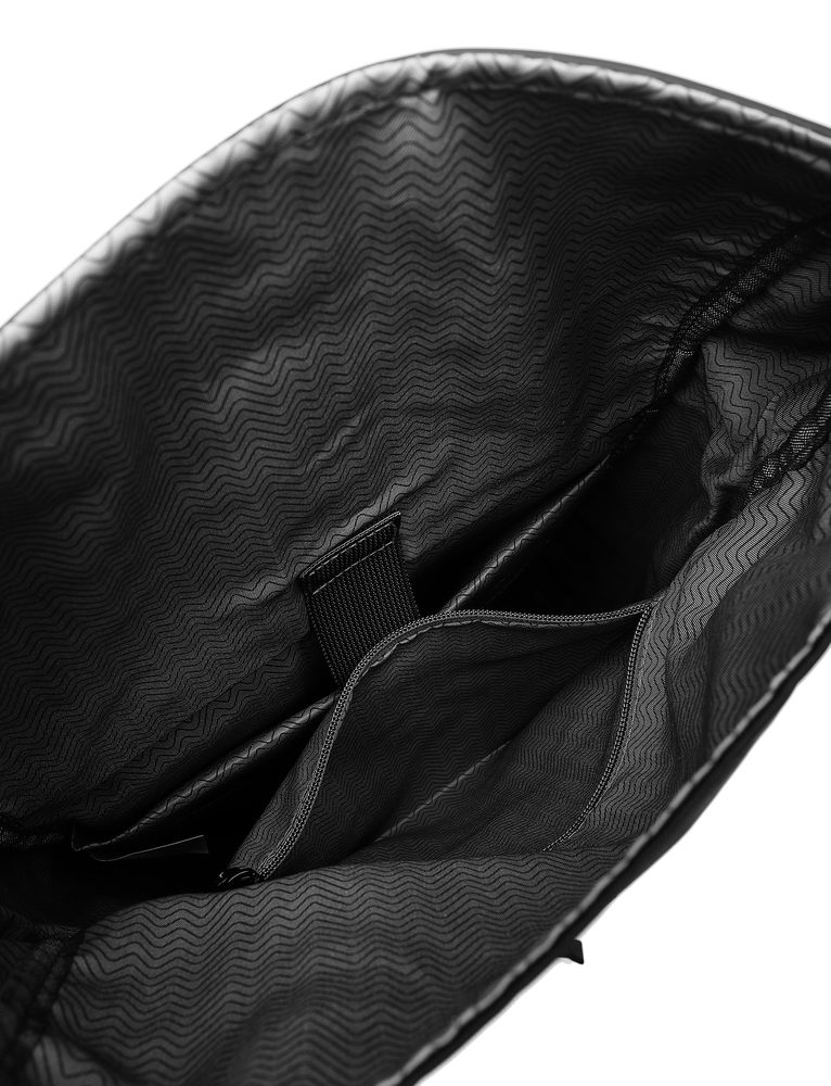 VUCH Virion Black.

Podstavljena leđa i naramenice
Vodootporni materijal i zatvarači
Traka za pričvršćivanje na kofer
Odvojeni unutarnji pretinac za laptop
Mali džep na naramenici za dragocjene sitnice
 Ruksaci
Praktičnost, udobnost i funkcionalnost.