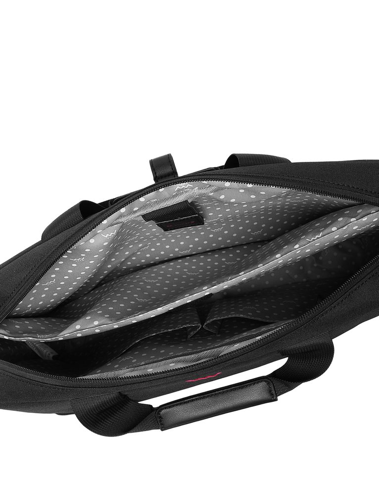 VUCH Hortza Black.

Glavno zatvaranje na patent
Vanjski džepić na patent
Na stražnjoj strani petlja za pričvršćivanje na kofer
Unutrašnji ojačani džep za laptop
Unutrašnji odjeljci za sitnice
Podesivi remen preko ramena
 TORBE ZA LAPTOP
Trebaš da tvoj laptop bude siguran i da se izbjegnu sva grebanja?