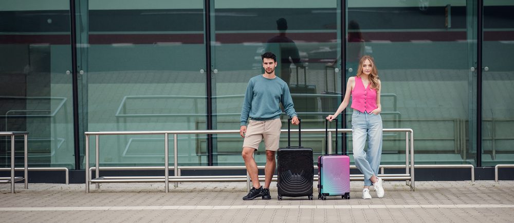 VUCH Precious Spectrum.

Dimenzije školjke: 47 × 36,5 × 22,5 cm
Teleskopska ručka u tri visinska nivoa
Prostrani mrežasti odeljak na rajsferšlus dopunjen dodatnim džepom na rajsferšlus
Fleksibilni fiksacioni kaiš sa plastičnom kopčom
Gornje i bočne ručke za hvatanje u nekoliko položaja
4 uvučena kotača (visina 9 cm) za tihu i glatku vožnju
Otporna školjka od ABS polikarbonata protiv uobičajenih ogrebotina i udaraca
Kombinovana brava sa TSA bravom (nema opasnosti od oštećenja brave prilikom kontrole tokom putovanja u SAD)
Upute za postavljanje lokota
Mogućnost korišćenja kao kabinski prtljag kod odabranih avio-kompanija
 KOFERI
Otkrij novu kolekciju kofera koji definišu moderno putovanje.
Spajaju vrhunski dizajn sa maksimalnom funkcionalnošću – školjkasta konstrukcija pruža pouzdanu zaštitu i dug životni vek, dok sofisticirane varijante boja dodaju svakom putovanju stilski akcenat.