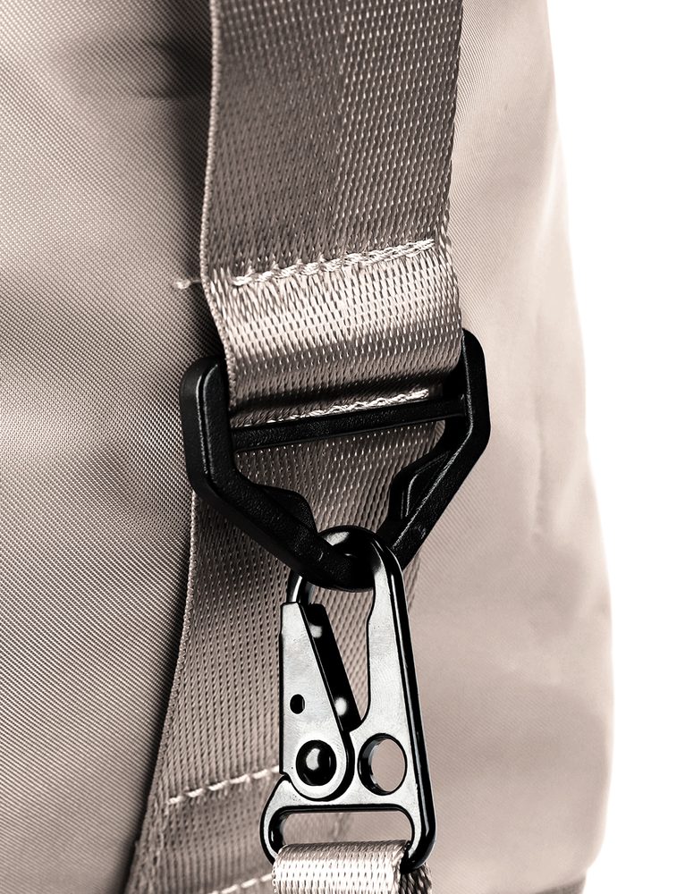 VUCH Eliana Beige.
 

Velika putna torba  
Čvrst i periv gumirani materijal – zaštita dragocjenosti  
Dva velika džepa s patentnim zatvaračem  
 Putne torbe
Tražite pratnju s kojom ćete na putovanju činiti nerazdvojan par?
 