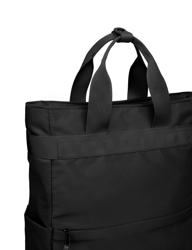 VUCH Gemyny Black.

Glavno zatvaranje na patent
Vanjski džepovi na patent
Mnogo unutarnjih pregrada
Stražnji remen za pričvršćivanje na kofer
Punjeni ramenski remeni i leđa za ugodan transport
 Ruksaci
Vremena kada su ruksaci značili samo školske torbe ili sportske komade za planinarenje, odavno su prošla.