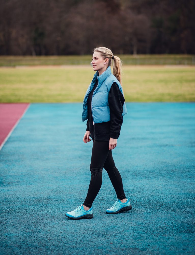 VUCH Rush Ocean - 36.

Dizajni stvoreni u suradnji s Martinom Brnom
Fleksibilan prozračan gornji dio
Uložak je podstavljen memorijskom pjenom
Lagan dizajn
Mali reflektirajući elementi
Ojačani rist sa silikonskim elementima
 OBUĆA
Vuch obuća je originalnost koja fascinira.