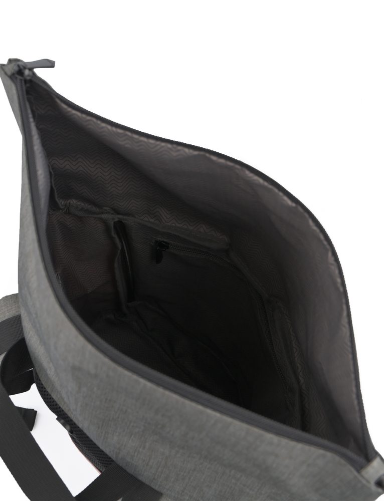 VUCH Nescio Grey.

Univerzalni ruksak za svaku priliku
Podstavljena stražnja strana
Vanjska elastika za pričvršćivanje na kofer
Veliki unutarnji prostor
 Ruksaci
„Praktičnost, udobnost i funkcionalnost.