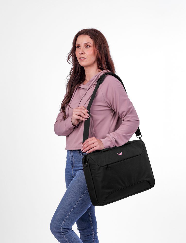 VUCH Hortza Black.

Glavno zatvaranje na patent
Vanjski džepić na patent
Na stražnjoj strani petlja za pričvršćivanje na kofer
Unutrašnji ojačani džep za laptop
Unutrašnji odjeljci za sitnice
Podesivi remen preko ramena
 TORBE ZA LAPTOP
Trebaš da tvoj laptop bude siguran i da se izbjegnu sva grebanja?