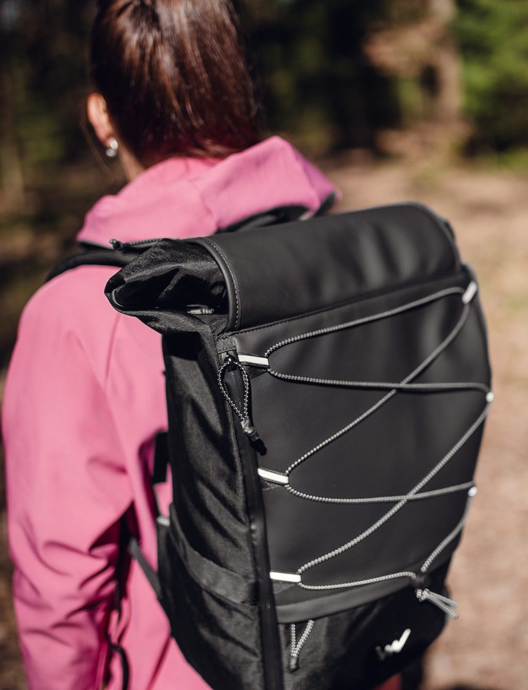 VUCH Elion Black.

Najveći Vuch putni ruksak
Roll-top sustav, mogućnost proširenja prostora
Gumenizirani prednji i gornji dio
Reflektirajući logo i nit na prednjoj strani ruksaka
 Ruksaci
Praktičnost, udobnost i funkcionalnost.