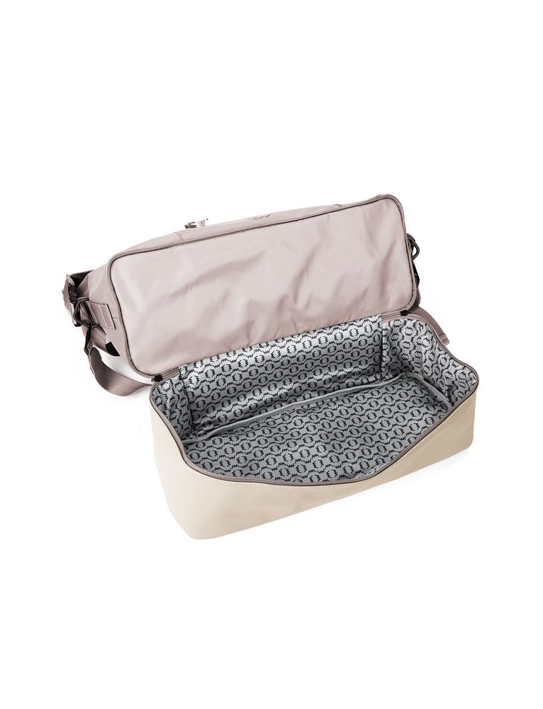 VUCH Eliana Beige.
 

Velika putna torba  
Čvrst i periv gumirani materijal – zaštita dragocjenosti  
Dva velika džepa s patentnim zatvaračem  
 Putne torbe
Tražite pratnju s kojom ćete na putovanju činiti nerazdvojan par?
 