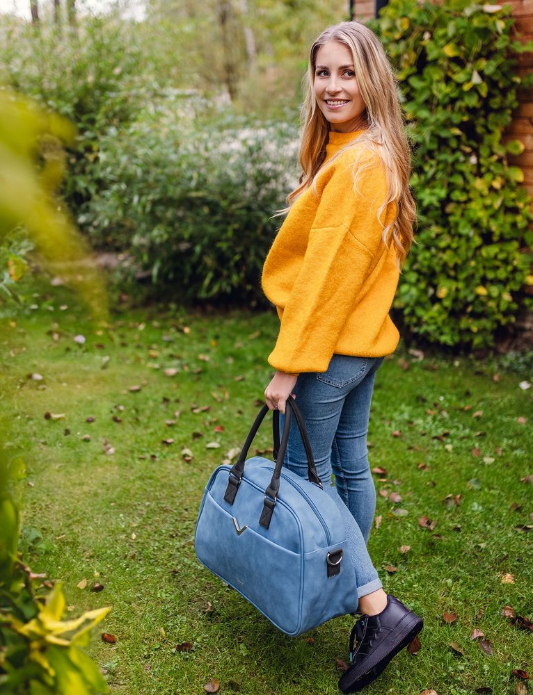 VUCH Sidsel Blue.

Džep za prijenosno računalo, unutarnji džepovi za sitnice
Vrlo ugodan materijal koji daje dojam luksuza
Veliki unutarnji prostor s patentnim zatvaračem
Vanjski džep s kopčanjem na gumb
 PUTNE TORBE
Tražite pratnju s kojom ćete na putovanju činiti nerazdvojan par?